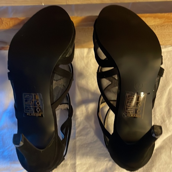 Black heels - Picture 4 of 4